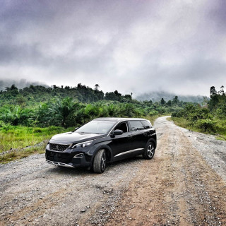 PEUGEOT 5008 SUV 7 independent seats